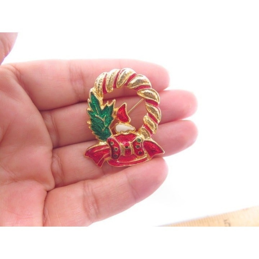 Christmas Wreath Enamel & Gold Brooch - Picture 4 of 4